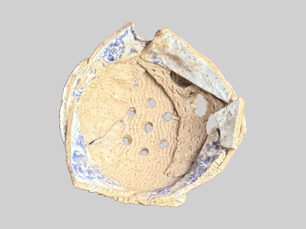 Blue and White Folded Kusamono Pot — interior