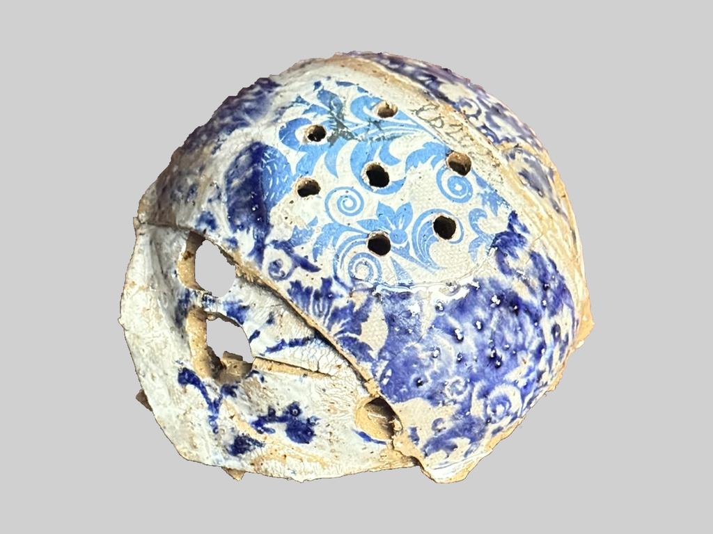 Blue and White Folded Kusamono Pot — underside