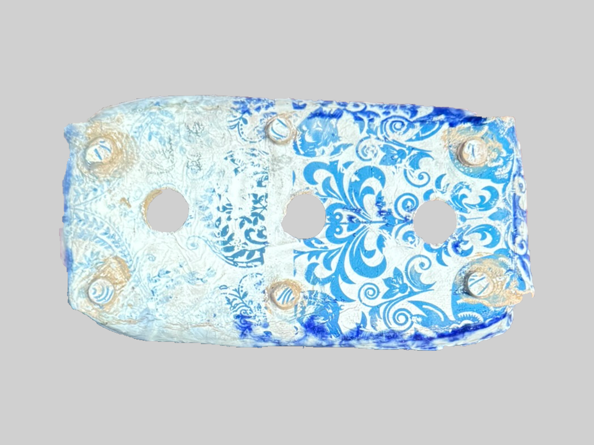 Blue and White Scroll-Edge Rectangular Pot — underside