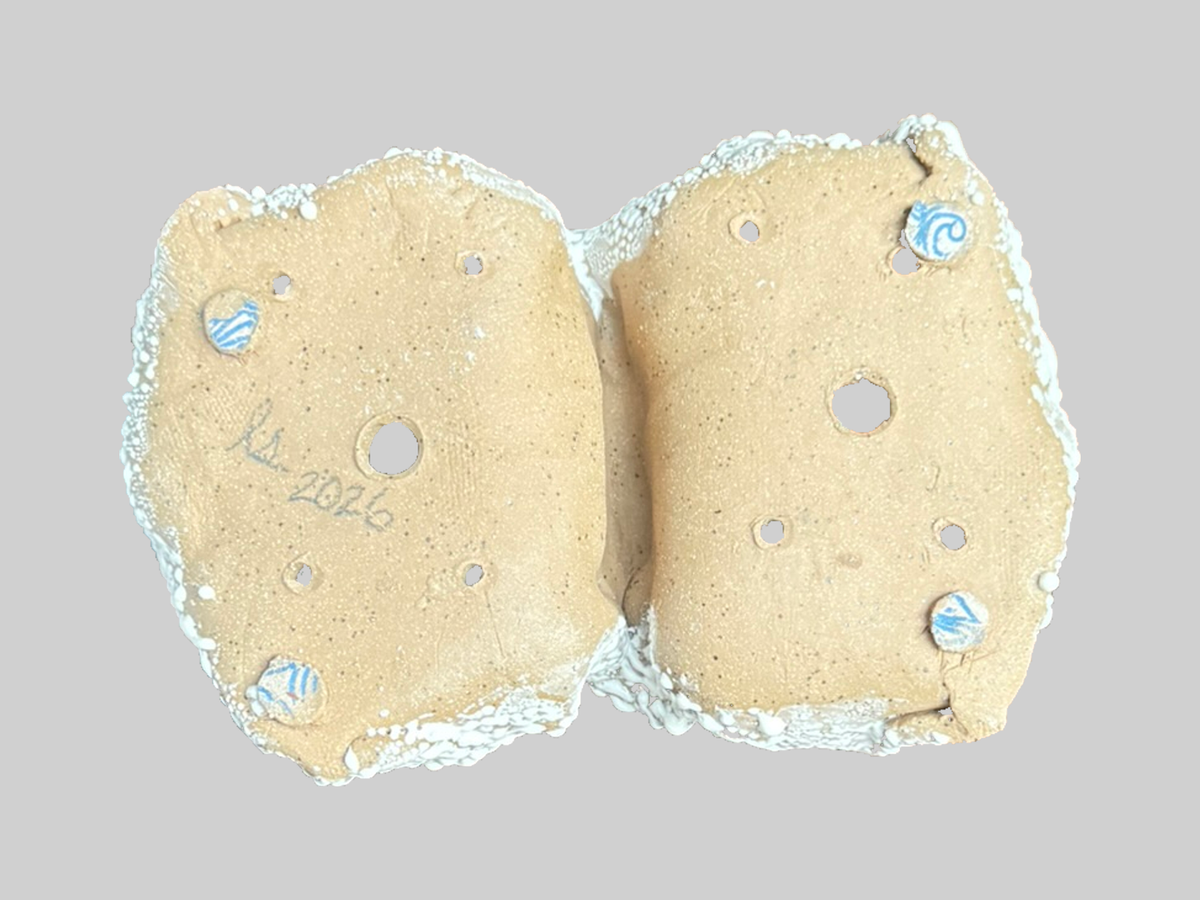 Ivory Pebble-Glaze Double-Pocket Pot — underside