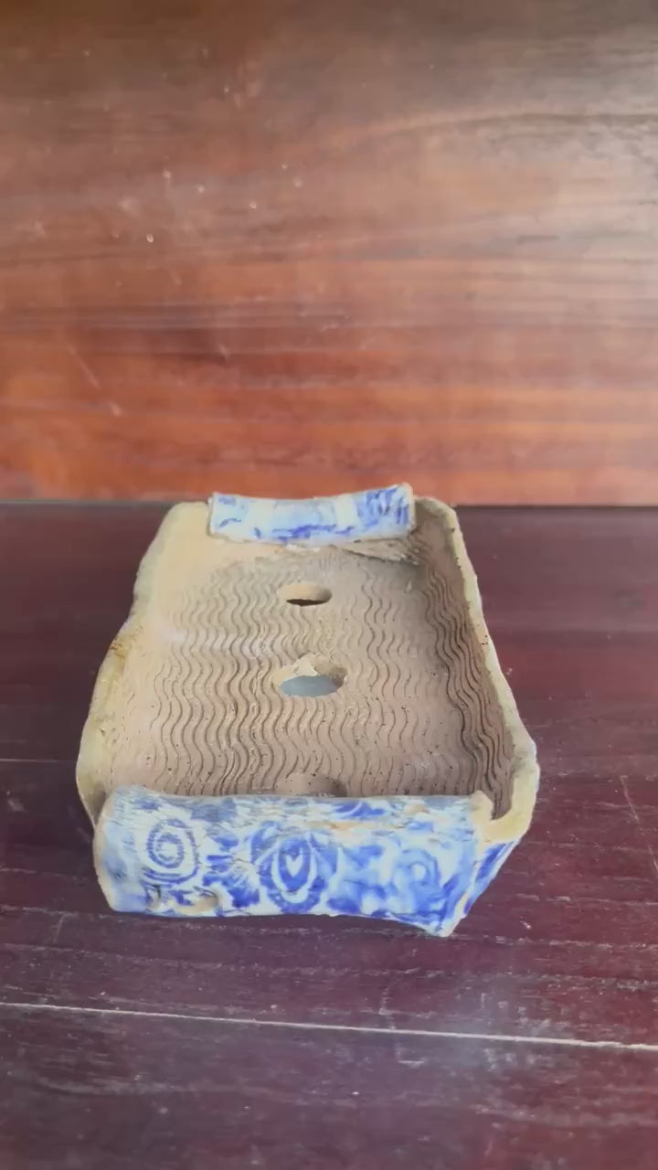 Clayfoot blue white scroll — rotating product view