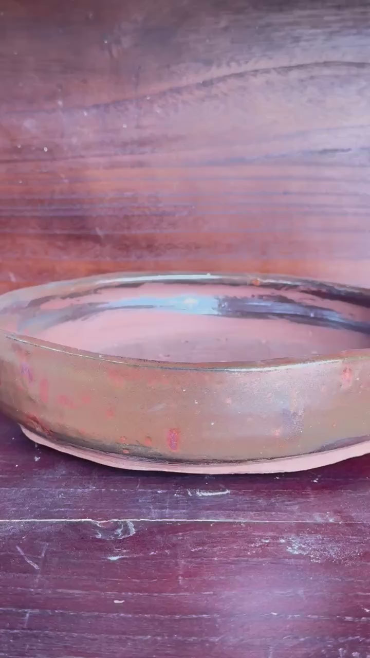 Rotating view of the bronze and copper shallow round pot